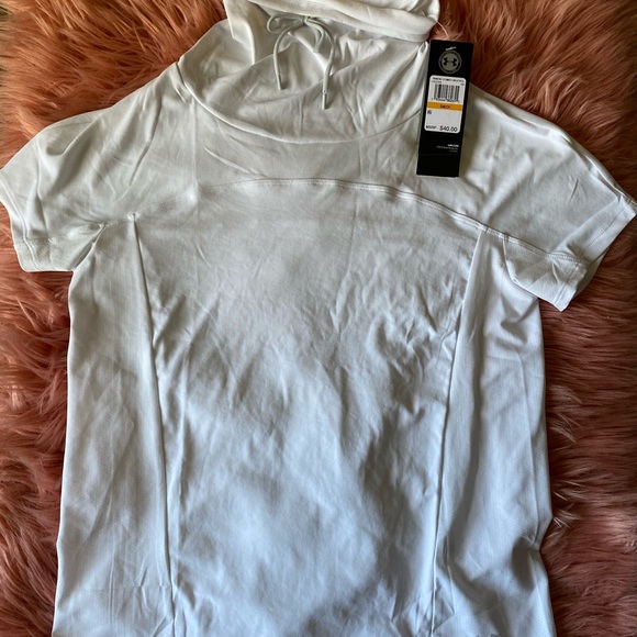 Woman Under Armour Athletic Top - Picture 3 of 4